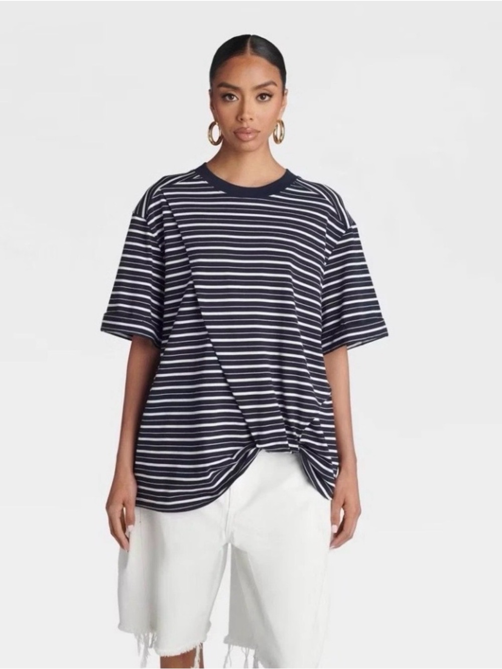 KBB by KAHLANA ‘The Asymmetric Hem Twist T-Shirt' Navy Striped
Large
NWT